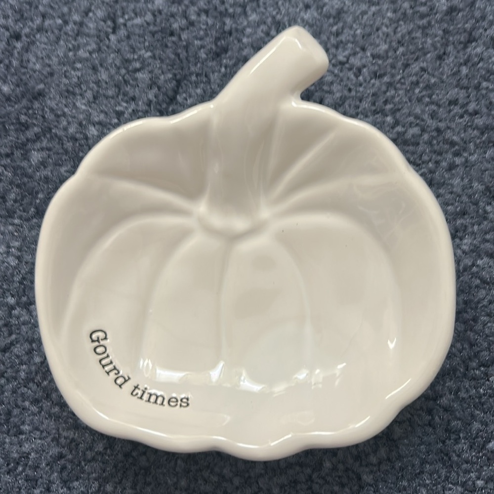 Mud Pie Halloween & Thanksgiving tidbit bowls. Cream colored ceramic novelties. - Picture 4 of 6
